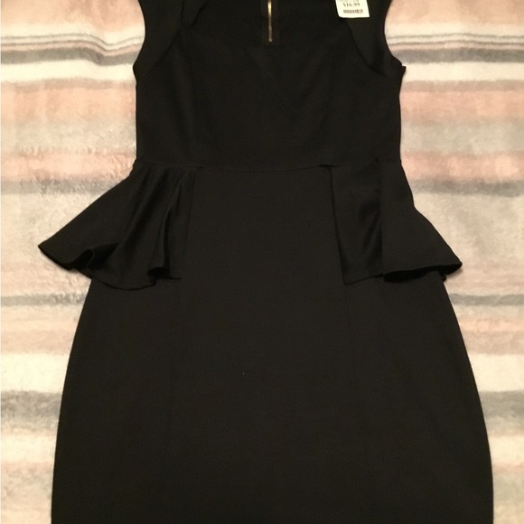 Amber Blue - Picture 2 of 8